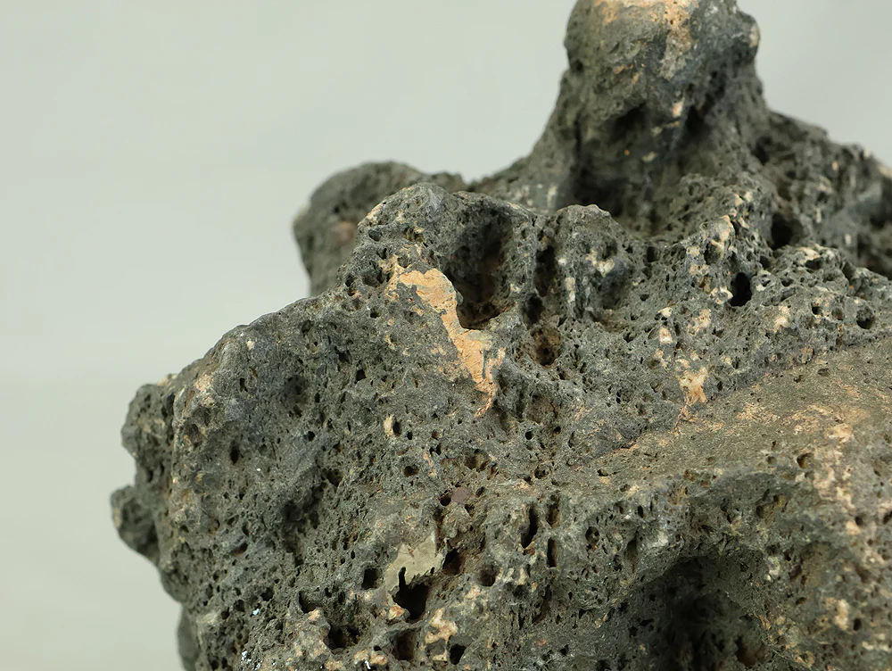 Suiseki 血洗川石 Chiaraigawa Stone 3.6kg from Okayama with Wooden Stand VB109 - Image 16