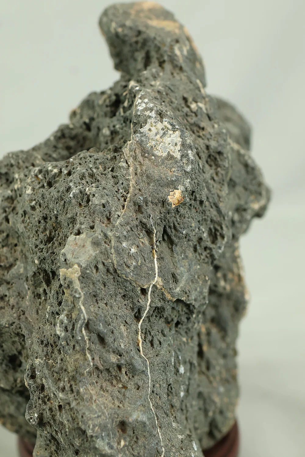 Suiseki 血洗川石 Chiaraigawa Stone 3.6kg from Okayama with Wooden Stand VB109 - Image 26