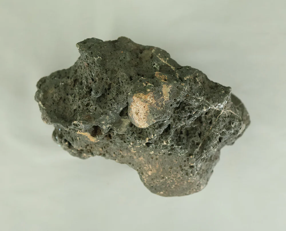 Suiseki 血洗川石 Chiaraigawa Stone 3.6kg from Okayama with Wooden Stand VB109 - Image 29