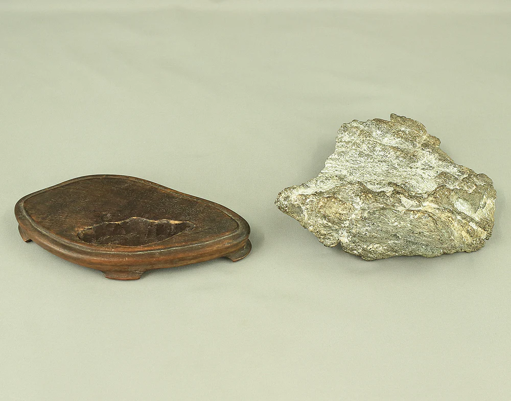 Suiseki Viewing Stone 1.5kg with Wooden Stand VA540 - Image 28